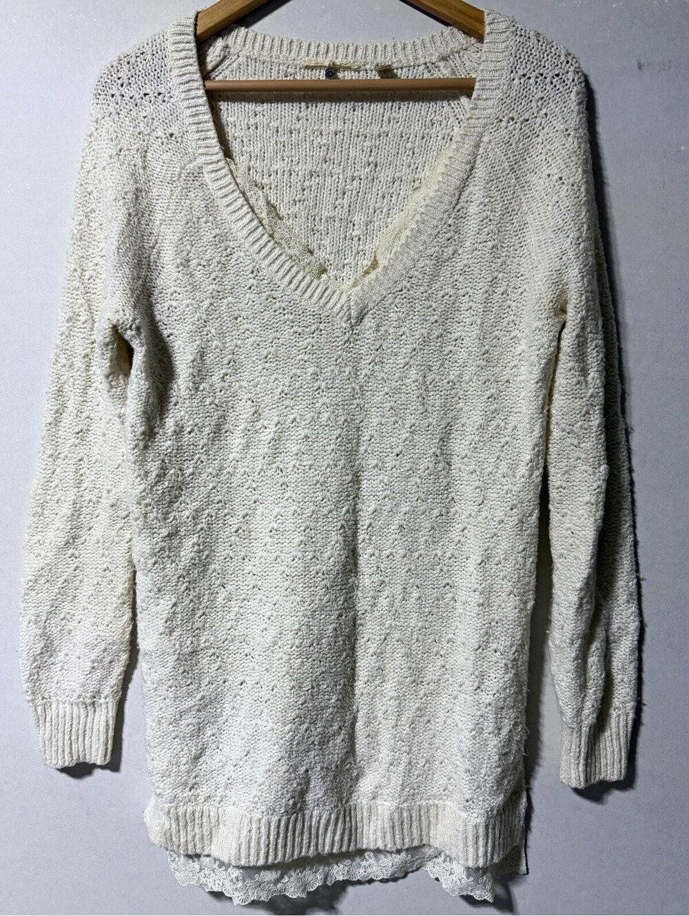 Knitted & Knotted Women's Ivory Solid Knit V-Neck Long Sleeve Pullover Sweater M